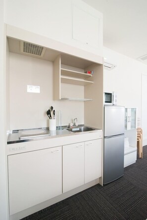 Deluxe Triple Room with Private Open-air Bath, Mount Yufu View | Private kitchen | Fridge, microwave, electric kettle - Etavia Yufuin ekimae (Yufu)