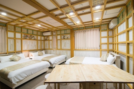Standard Triple Room | Desk, free WiFi