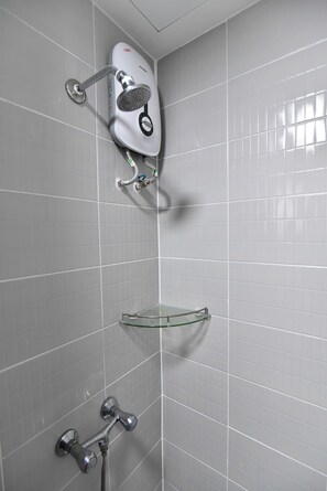 Ducha del cuarto de baño