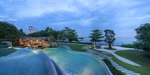 Outdoor pool, sun loungers - Navana Nature Escape (Pattaya)