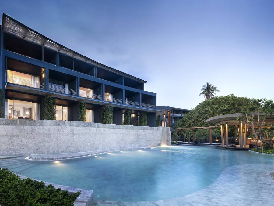 Outdoor pool, pool loungers