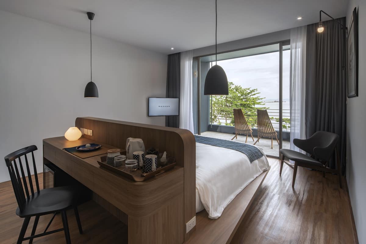Deluxe Room, Sea View (Non - Smoking)
