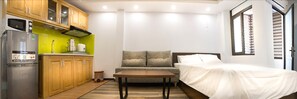 Studio | Premium bedding, in-room safe, desk, soundproofing - Newlife Apartment Hanoi 3 (Hanoi)