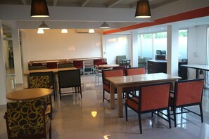 Lunch and dinner served, Thai cuisine - L42 Hostel (Bangkok)