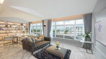 Prestige Suite | Living area