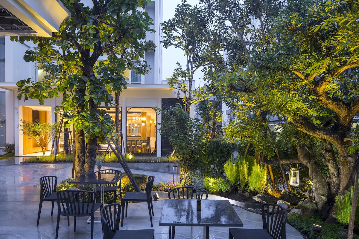 De Princess Hotel Udonthani lounge and garden