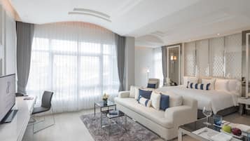 Sapphire Suite | Premium bedding, minibar, in-room safe, desk