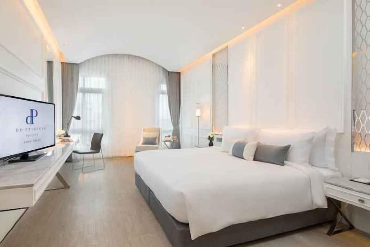 Luxe beddengoed, een minibar, een kluis op de kamer, een bureau
