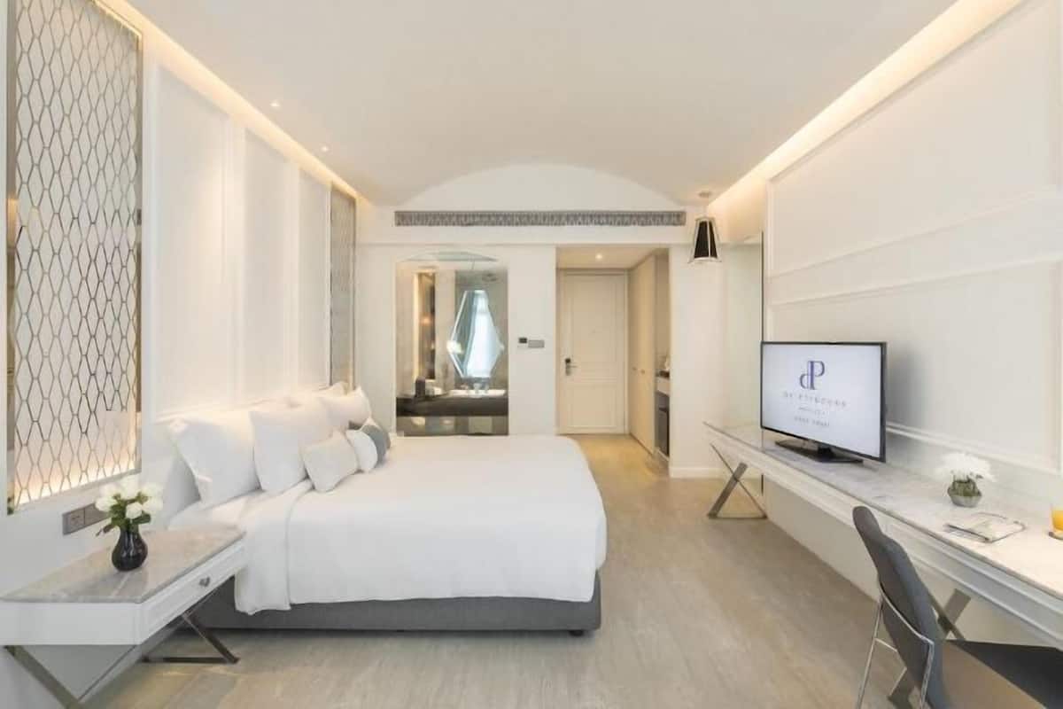 Premium bedding, minibar, in-room safe, desk