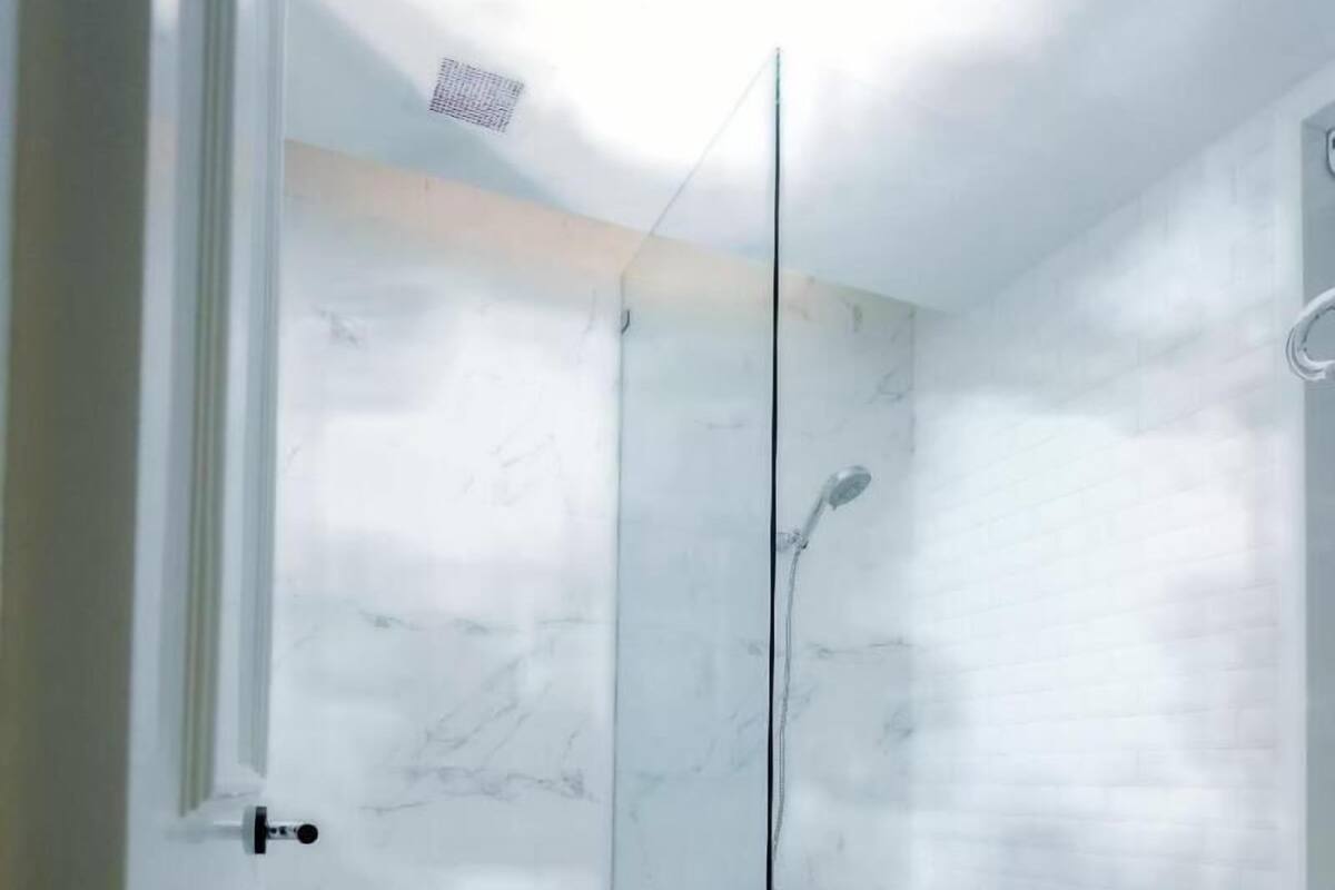 Bathroom | Free toiletries, hair dryer, bathrobes, slippers