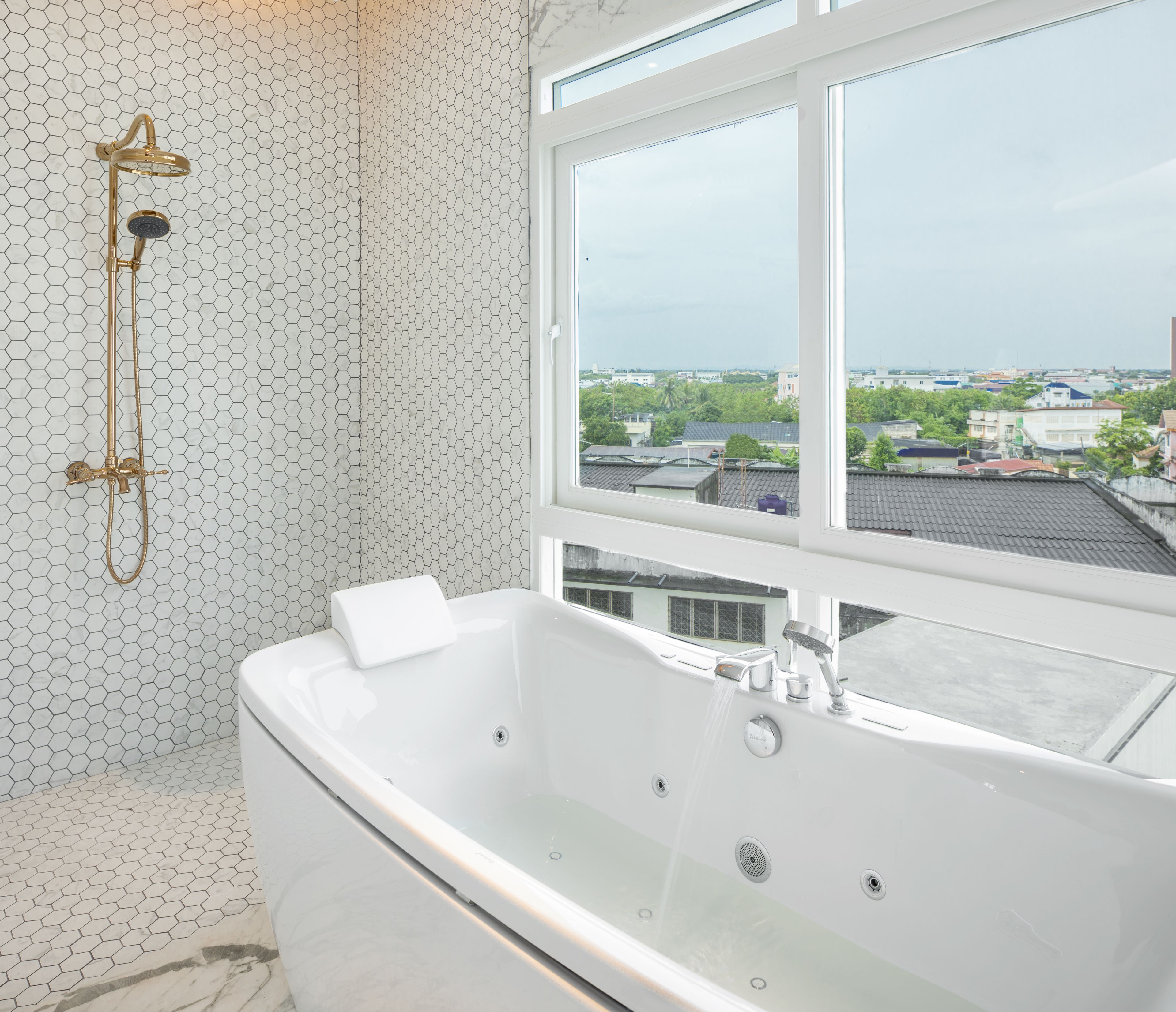 1 bedroom, premium bedding, minibar, in-room safe