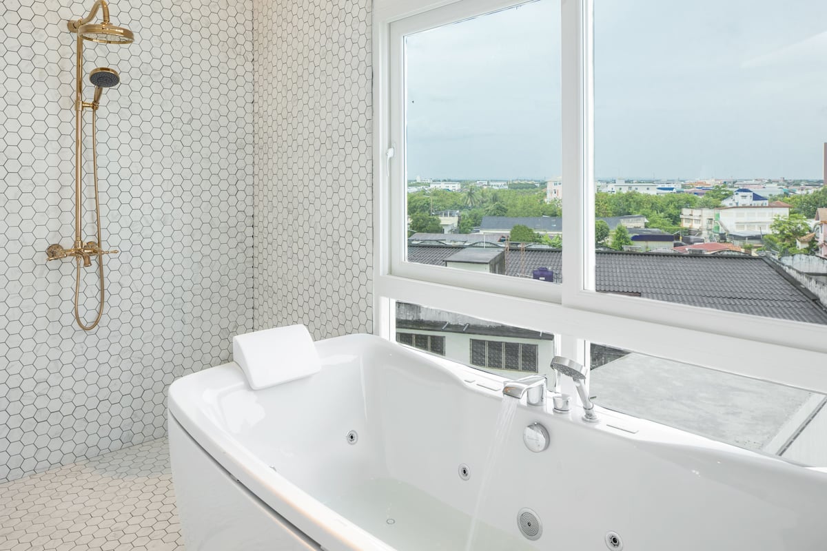 1 bedroom, premium bedding, minibar, in-room safe