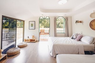 Floating Raft Quadruple Room | Free WiFi, bed sheets