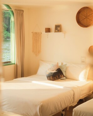 Floating Raft Quadruple Room | Free WiFi, bed sheets - Baanpufa Resort (Sai Yok)