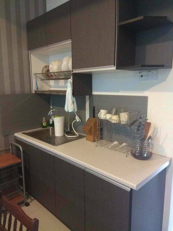 Premium-studio, 1 keskisuuri parisänky | Yksityinen keittonurkkaus | Täysikokoinen jääkaappi, mikroaaltouuni, liesi, kahvin-/teenkeitin