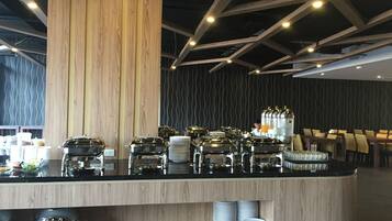 Café da manhã (THB 120 por pessoa)