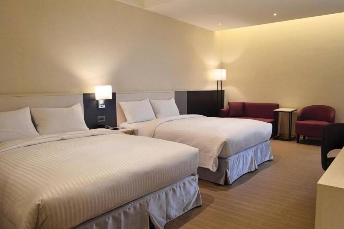 Bureau, espace de travail pour ordinateur portable, rideaux occultants