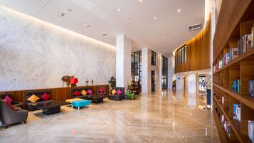 Coin salon dans le hall