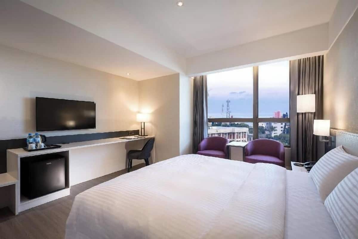 Schreibtisch, laptopgeeigneter Arbeitsplatz, Verdunkelungsvorhänge