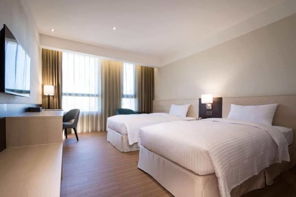 Schreibtisch, laptopgeeigneter Arbeitsplatz, Verdunkelungsvorhänge