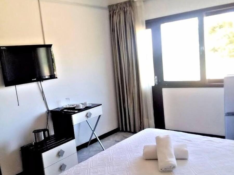 Executive Suite | 1 bedroom, iron/ironing board, free WiFi, bed sheets