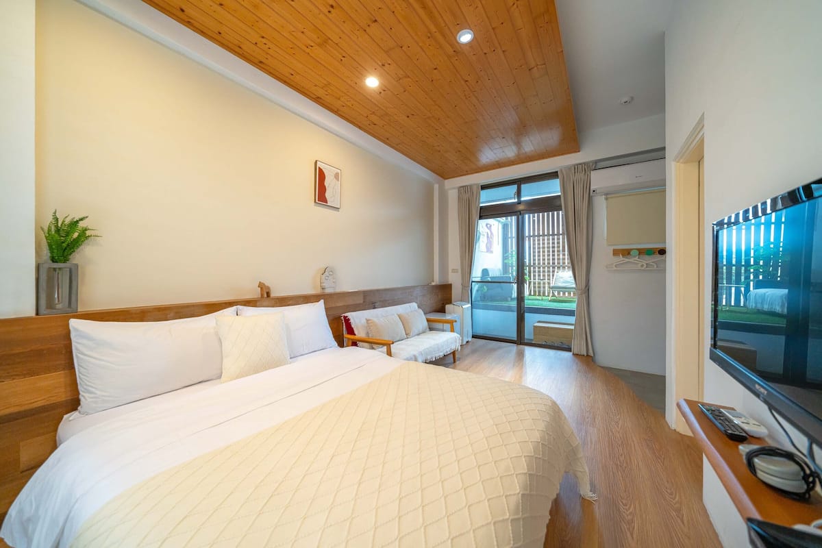 Deluxe tweepersoonskamer, 1 slaapkamer, balkon (Do not allow 0-7yrs child check-in) | Verduisterende gordijnen, geluiddichte muren, gratis wifi, beddengoed