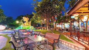 Breakfast, lunch, dinner served; local and international cuisine