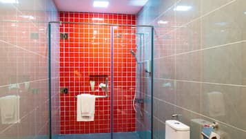 Phòng Elite | Phòng tắm | Buồng tắm vòi sen, đồ dùng nhà tắm miễn phí, máy sấy tóc, khăn tắm