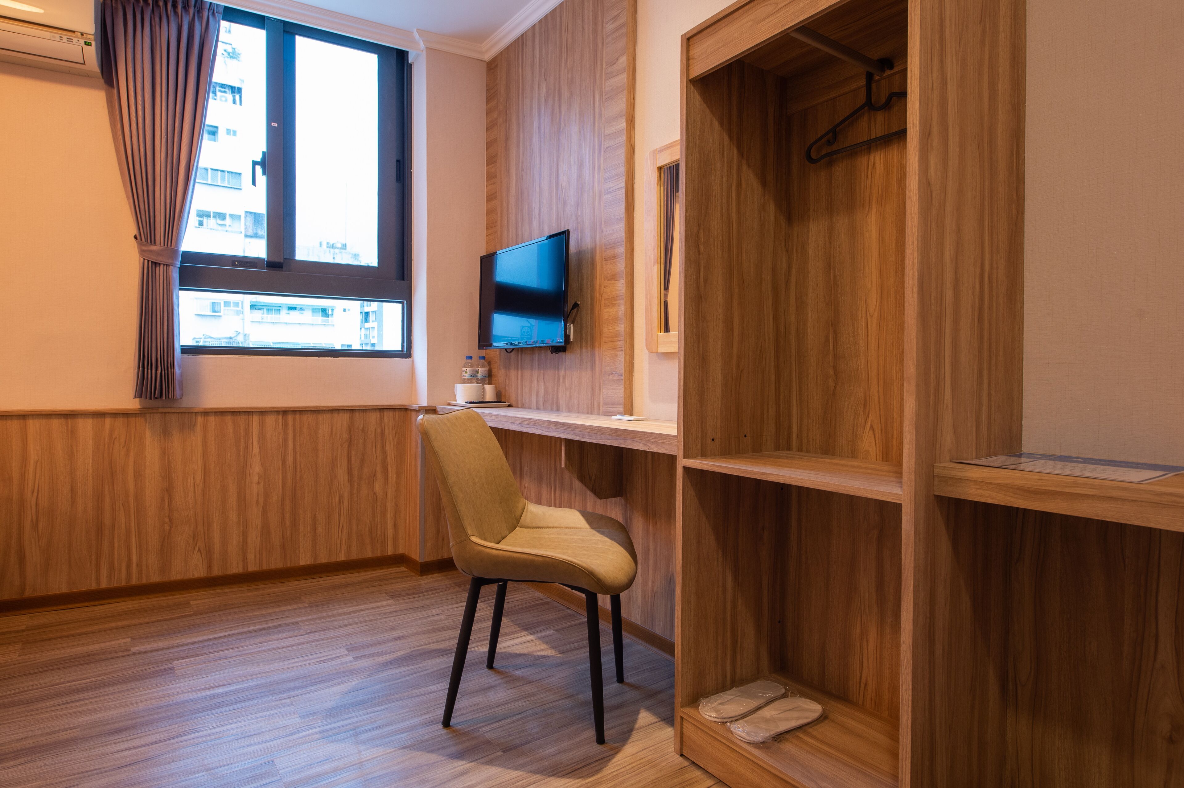 Business Double Room | Premium bedding, down comforters, pillowtop beds, individually furnished