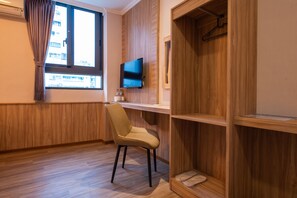 Business Double Room | Premium bedding, down comforters, pillowtop beds, individually furnished - Shan Shui Hotel (Hualien City)