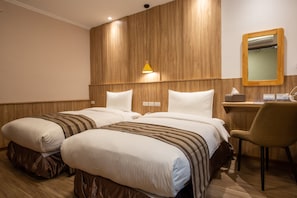 Superior Twin Room, 1 Bedroom, Ensuite | Premium bedding, down comforters, pillowtop beds, individually furnished