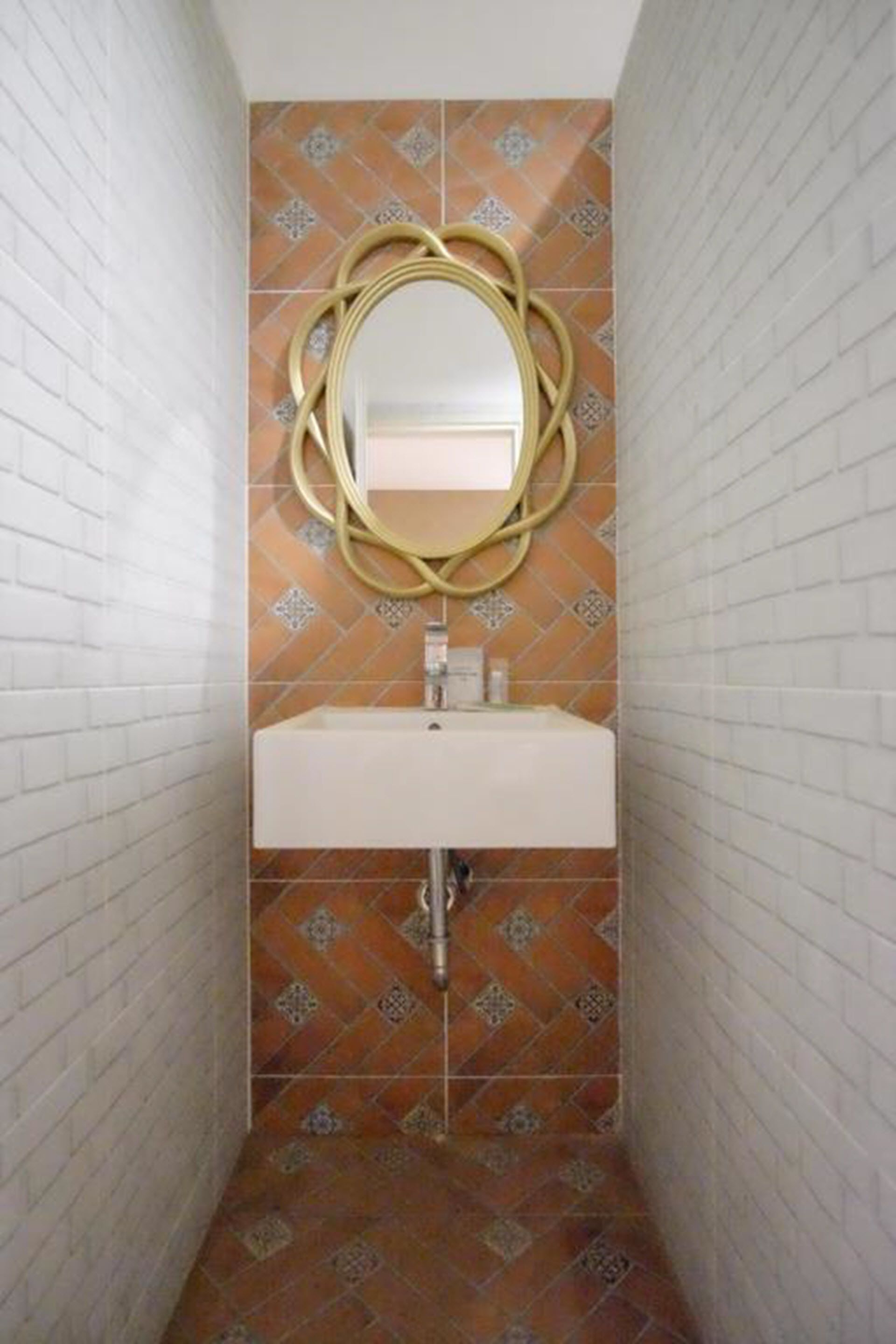 standard room | bathroom sink