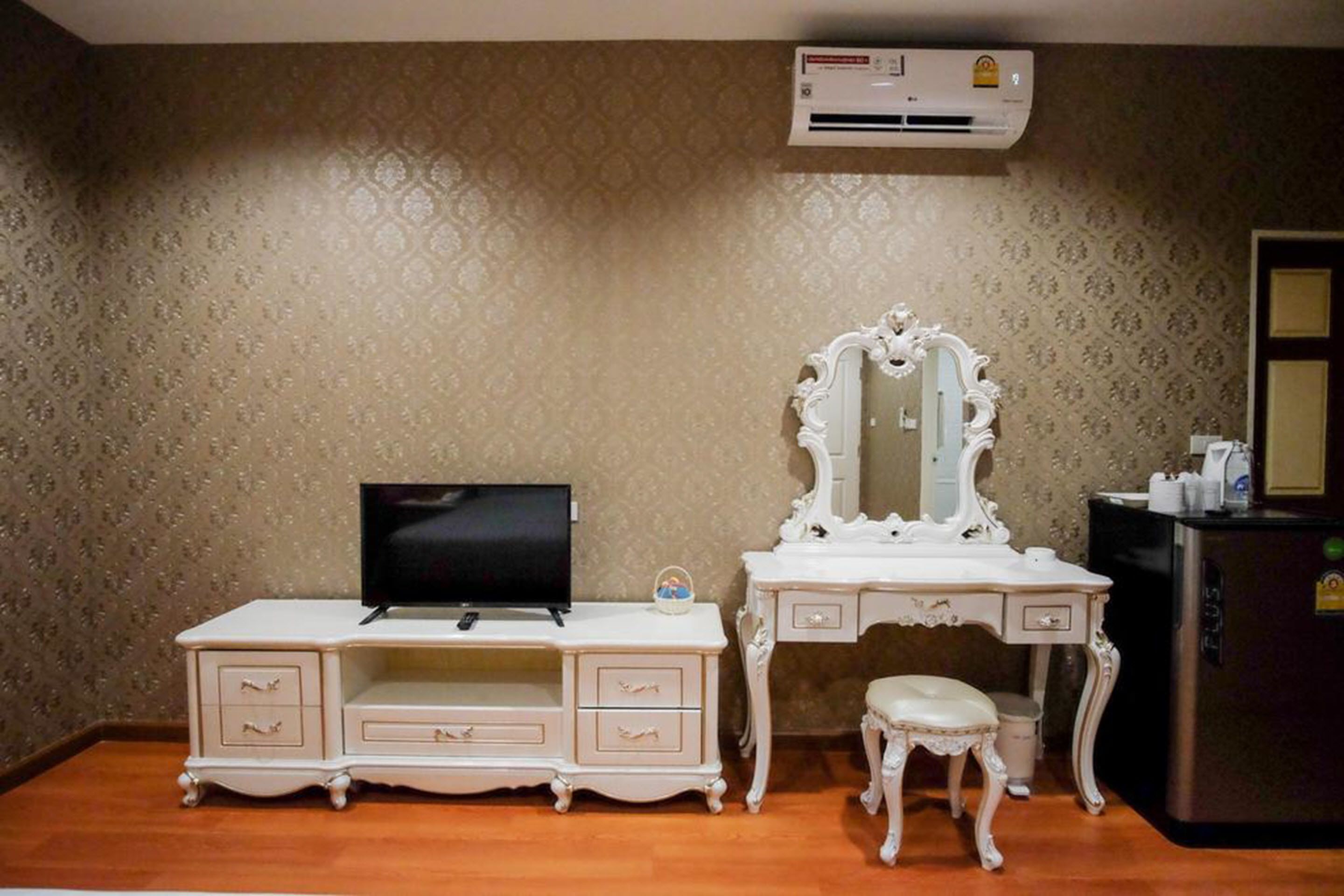 standard room | room amenity