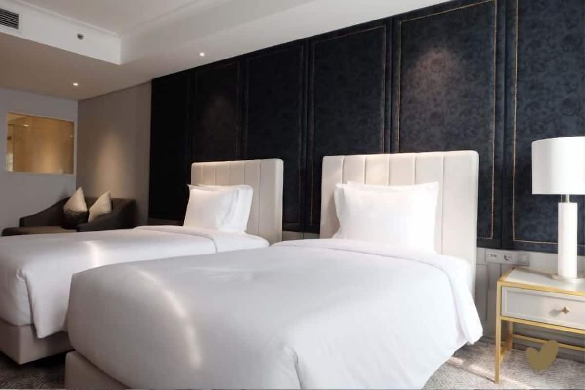 Egyptian cotton sheets, premium bedding, pillowtop beds, minibar