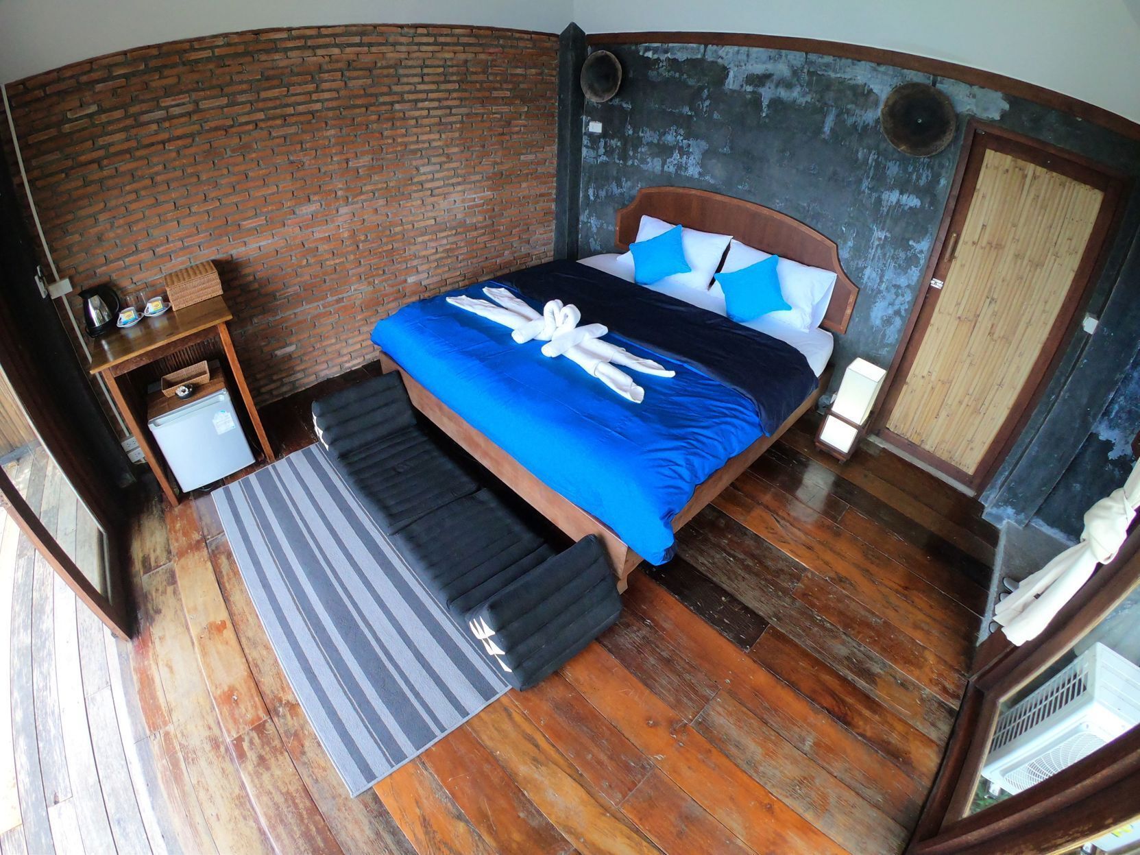 Wifi gratis y ropa de cama 