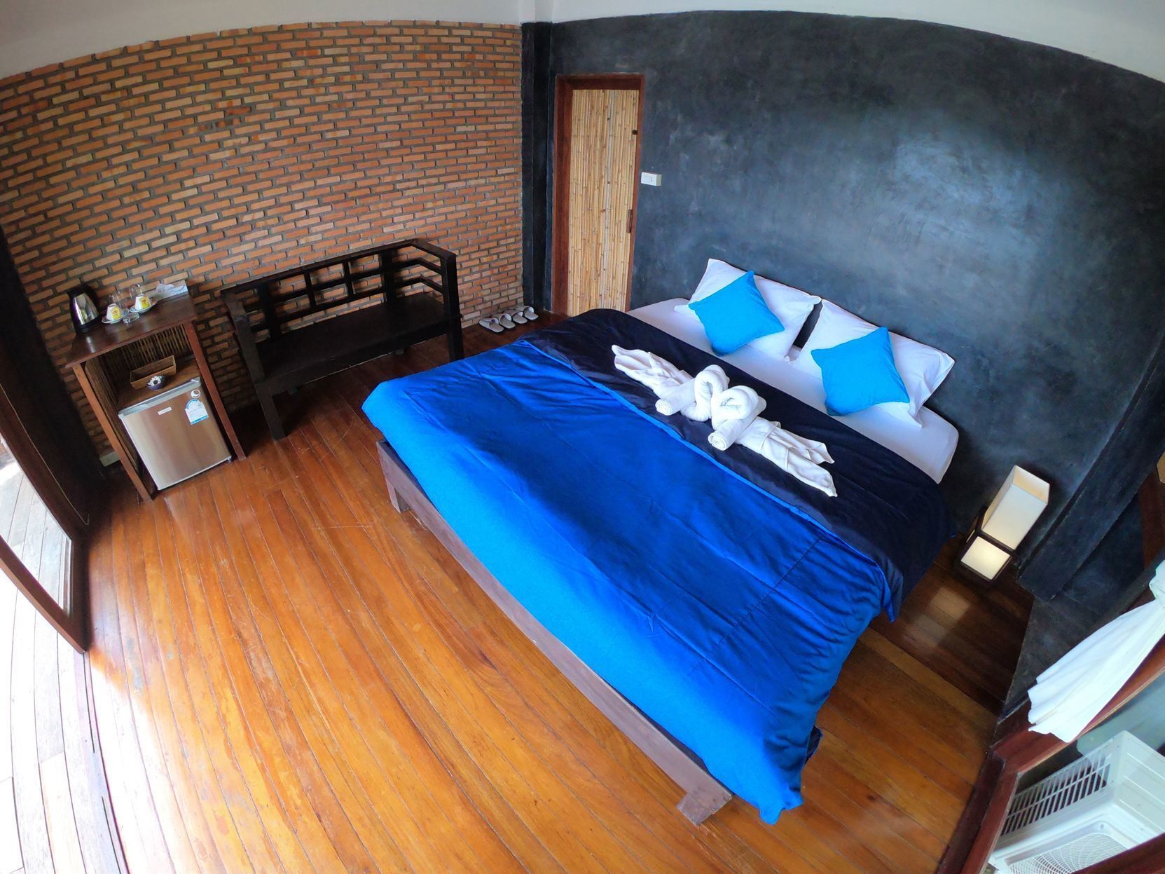 Wifi gratis y ropa de cama 