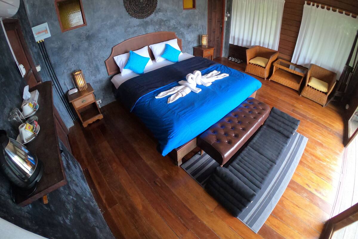 Master Sea View Bungalow Balcony | Free WiFi, bed sheets
