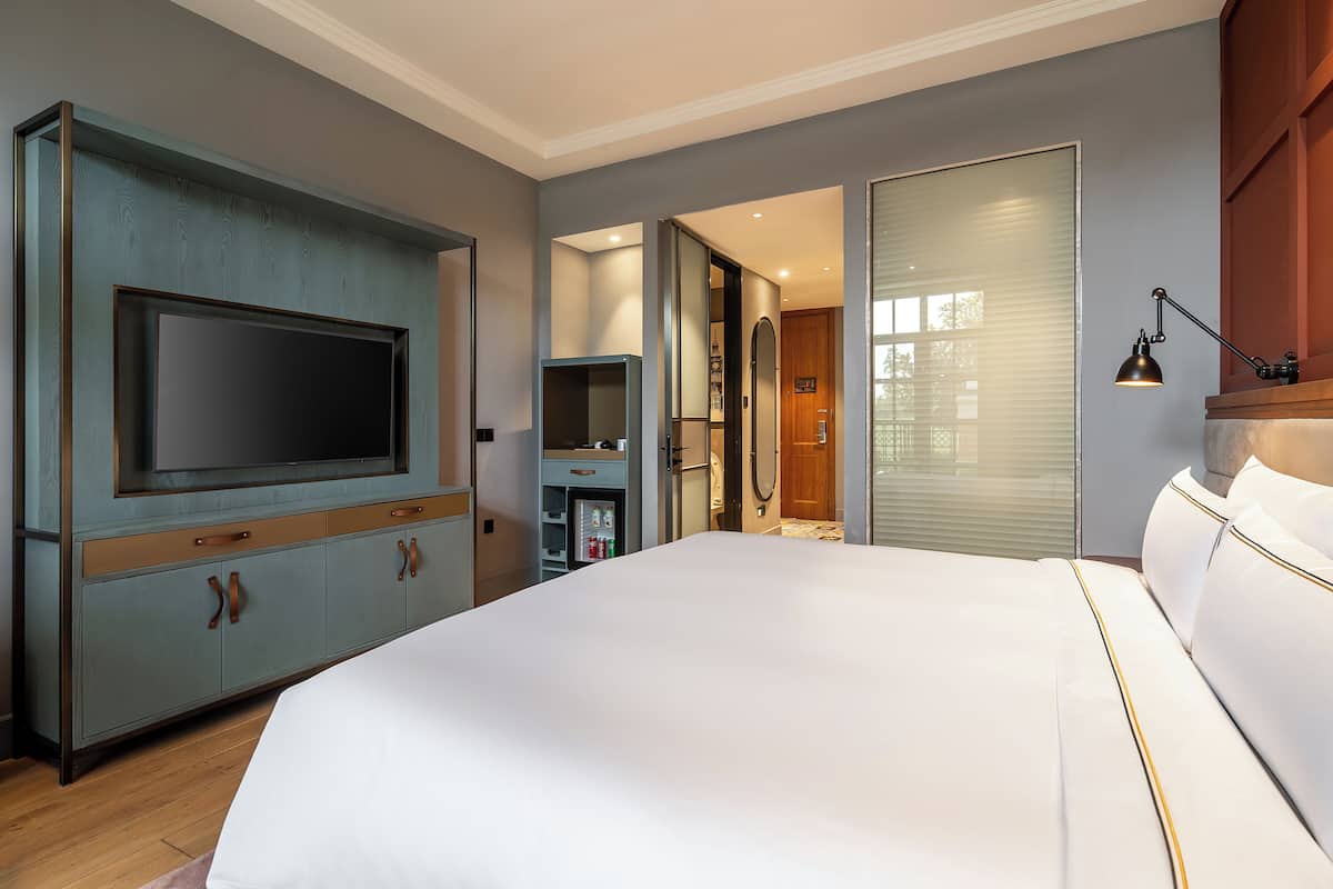 1 bedroom, premium bedding, down duvets, Select Comfort beds