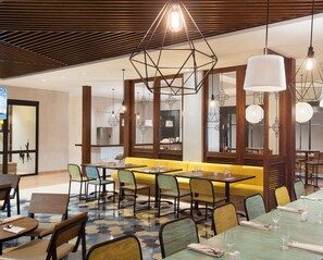 Restaurant - La Lucia Boutique Hotel by Prasanthi (Tanjung Pandan)
