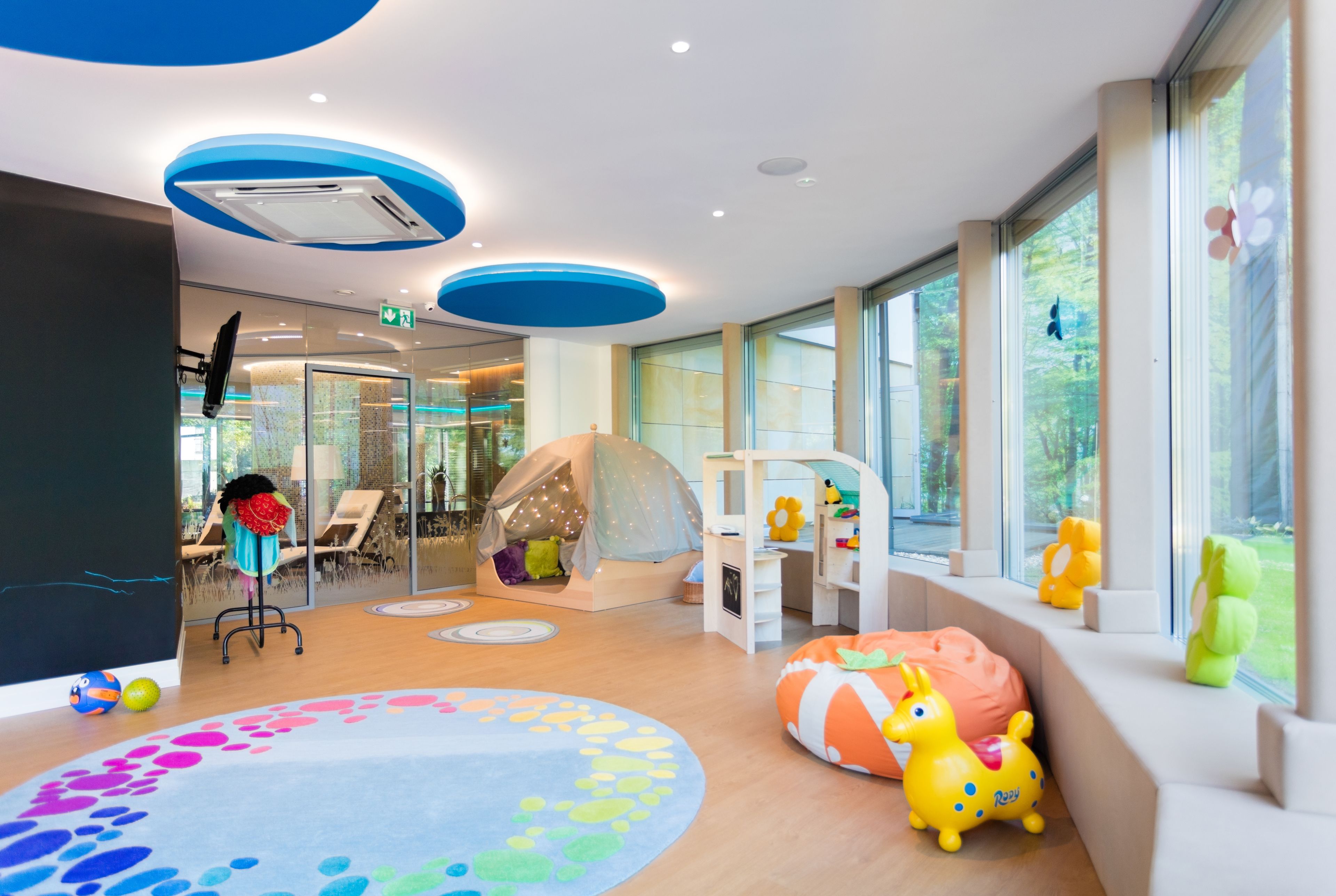 Área de juegos infantiles techada