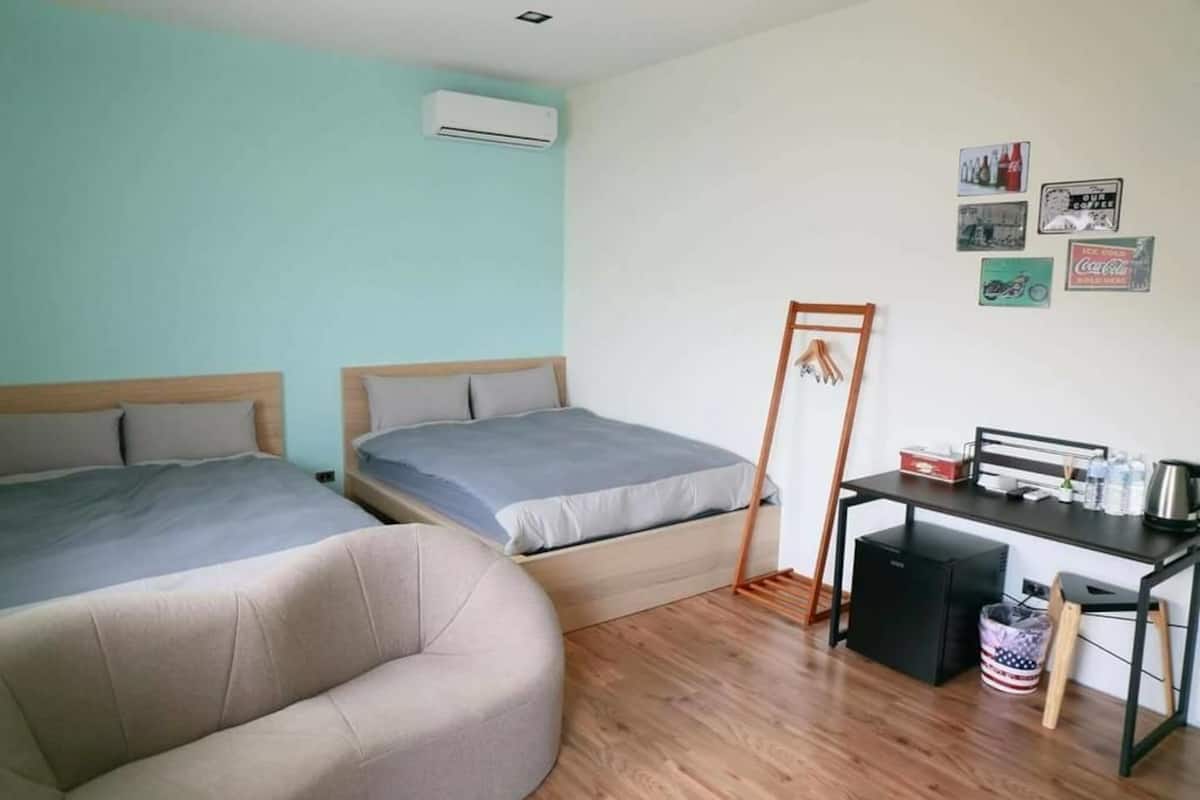 Desk, blackout drapes, free WiFi, bed sheets