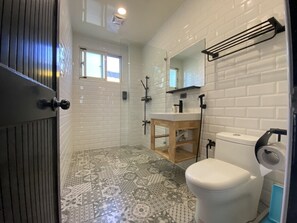 Shower, free toiletries, hair dryer, slippers - 81 Boat (Jiaoxi)