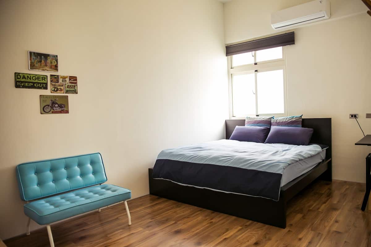 Desk, blackout drapes, free WiFi, bed sheets