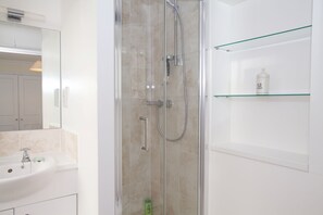 Apartment, 2 Bedrooms, 2 Bathrooms | Bathroom