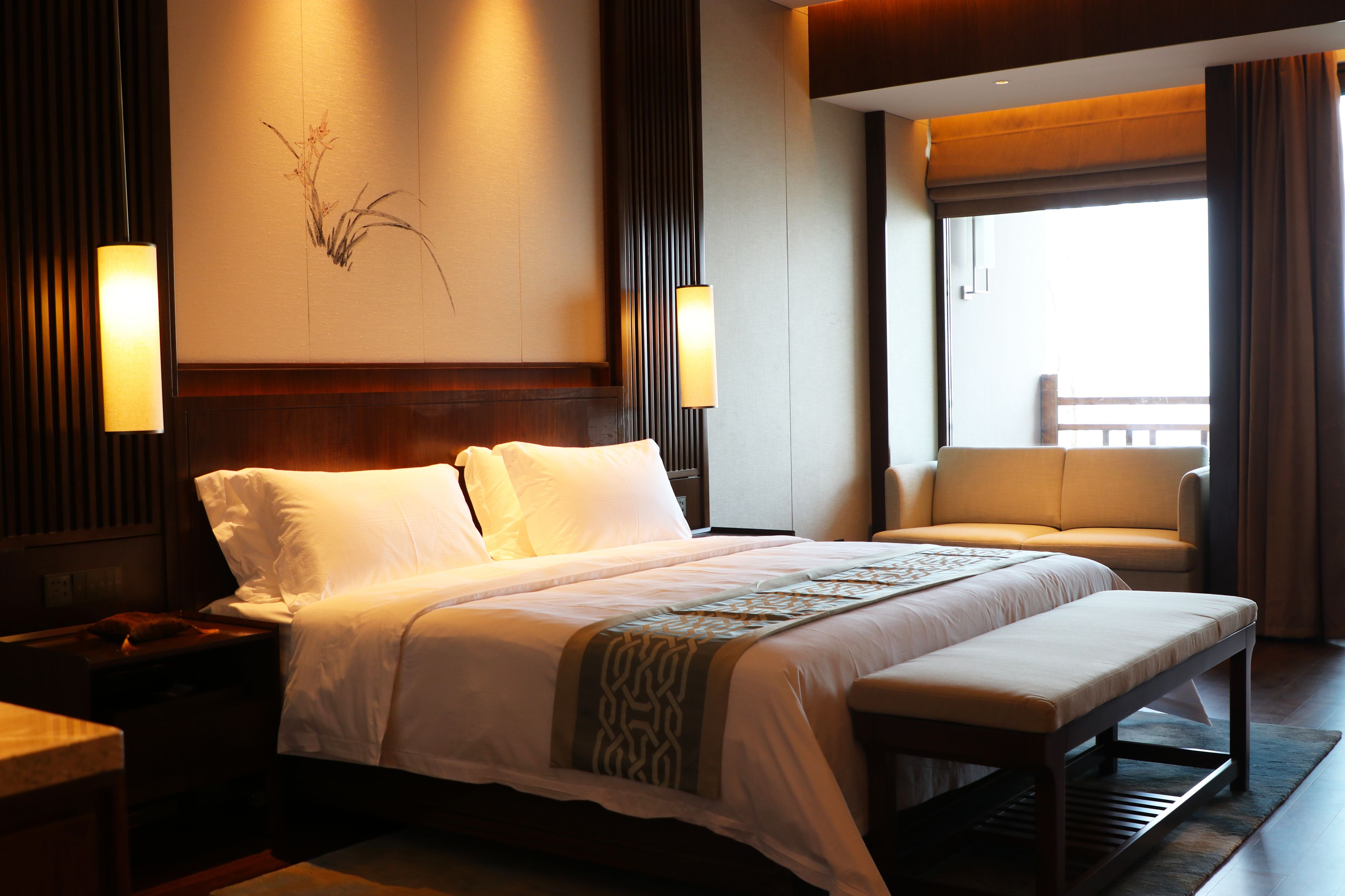 迷你吧、房內夾萬、書桌、遮光窗簾/窗簾