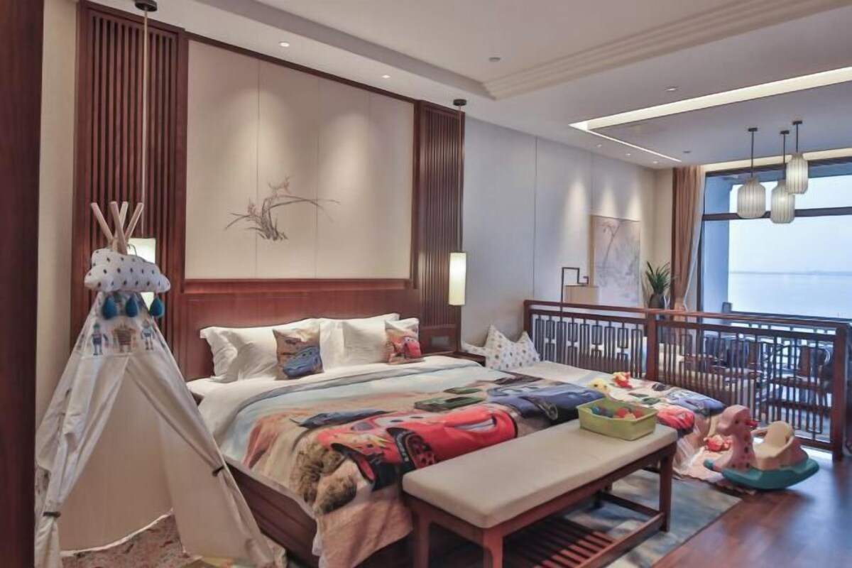 Minibar, in-room safe, desk, blackout drapes