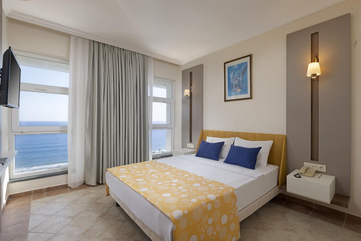 1 bedroom, free minibar, in-room safe, free WiFi