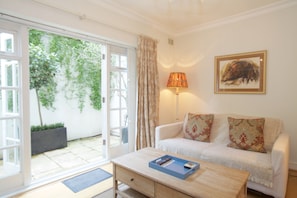 Apartment, 2 Bedrooms, 2 Bathrooms | Living area | Plasma TV - A Place Like Home - Two Bedroom Flat near Gloucester Road (London)