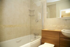 Apartment, 2 Bedrooms, 2 Bathrooms | Bathroom | Combined shower/bathtub, hair dryer, towels, shampoo - A Place Like Home - Two Bedroom Flat near Gloucester Road (London)
