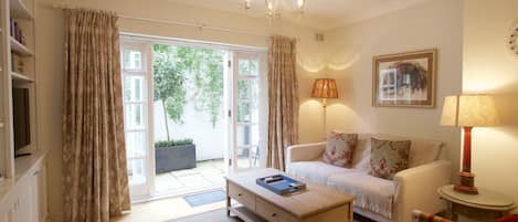 Apartment, 2 Bedrooms, 2 Bathrooms | Living area | Plasma TV